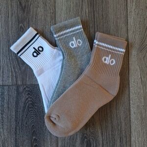 Alo Throwback socks 3 pairs brand new